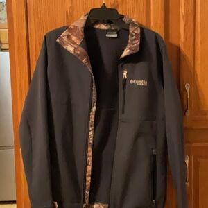 Gently used Columbia men’s Columbia camo trim jacket size small